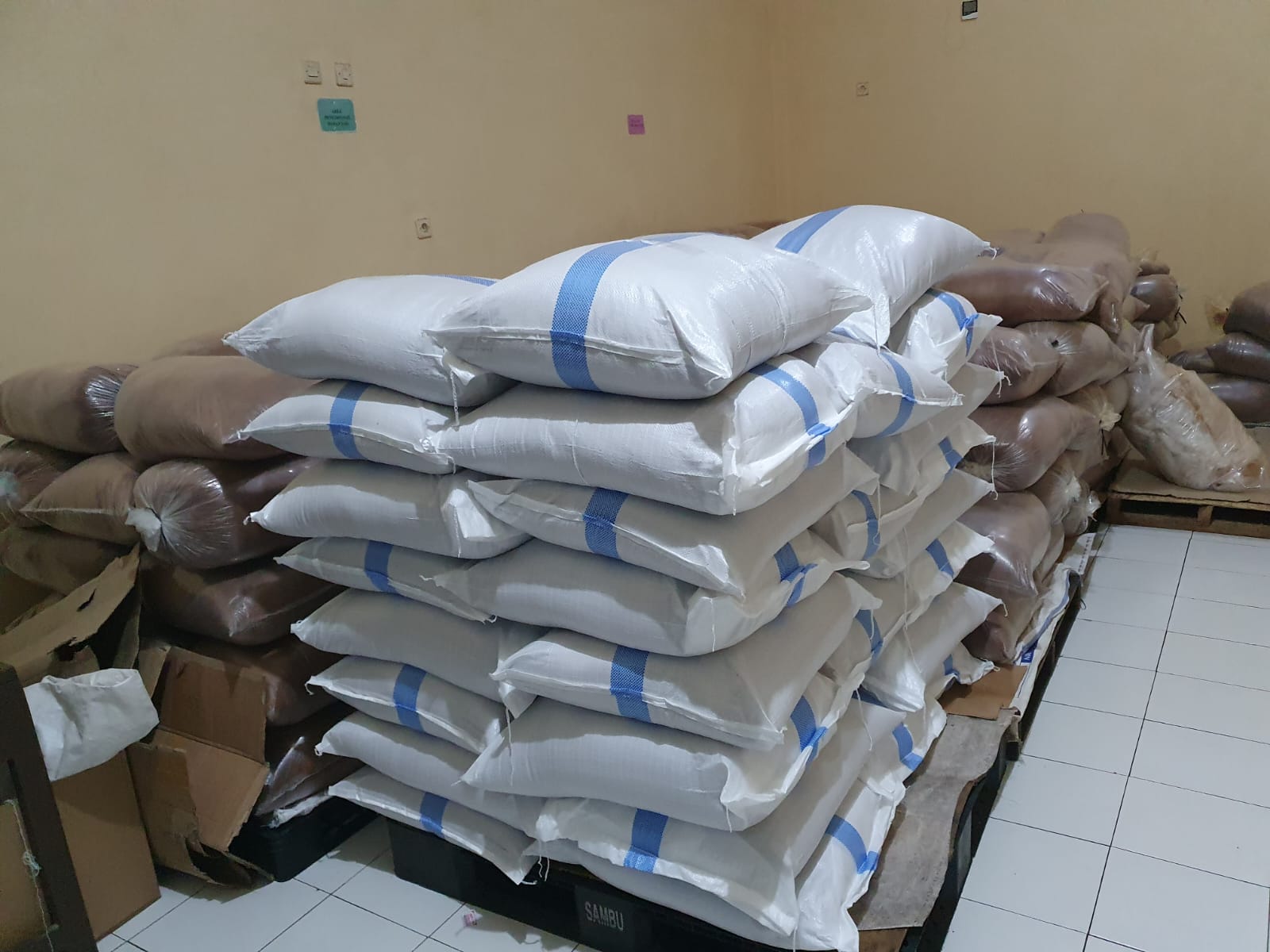 Packaging: Paper Sack with Inner Plastic, Enclosed in a Carton Box with dimension of 60x40x20cm weight 25kg